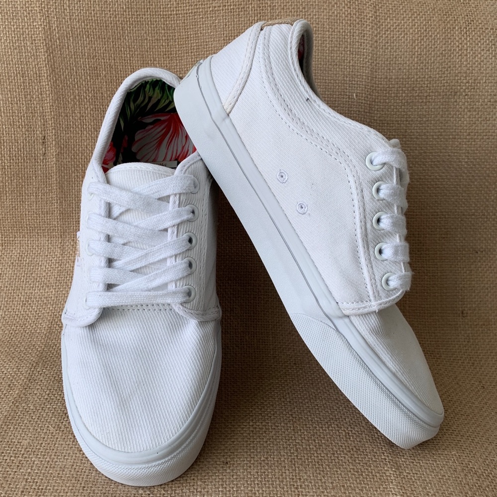 Vans white canvas low top w/ ultracush insole